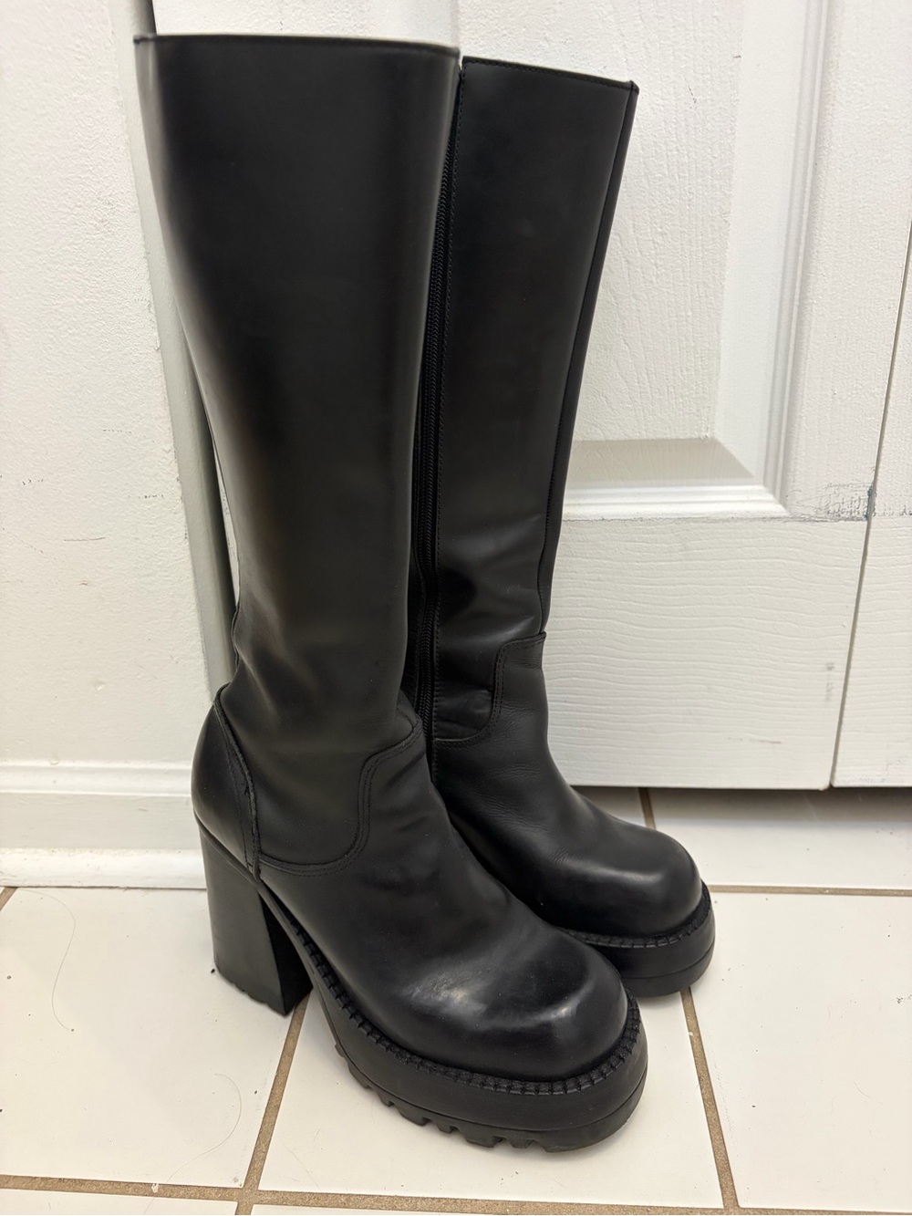 RARE 90s Y2K Steve Madden Leather Platform Boots Size 8
